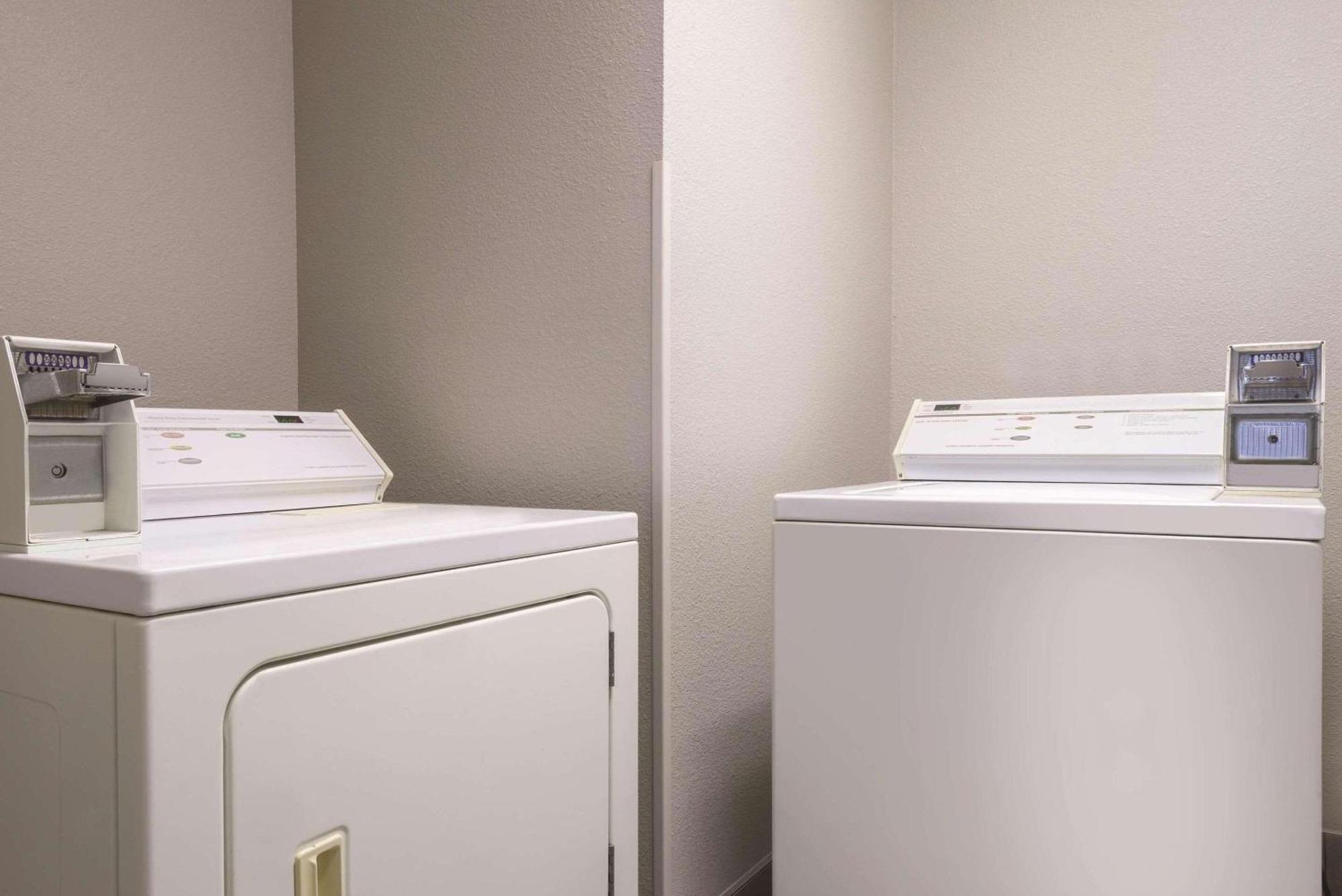 Country Inn & Suites By Radisson, Cedar Falls, Ia מראה חיצוני תמונה