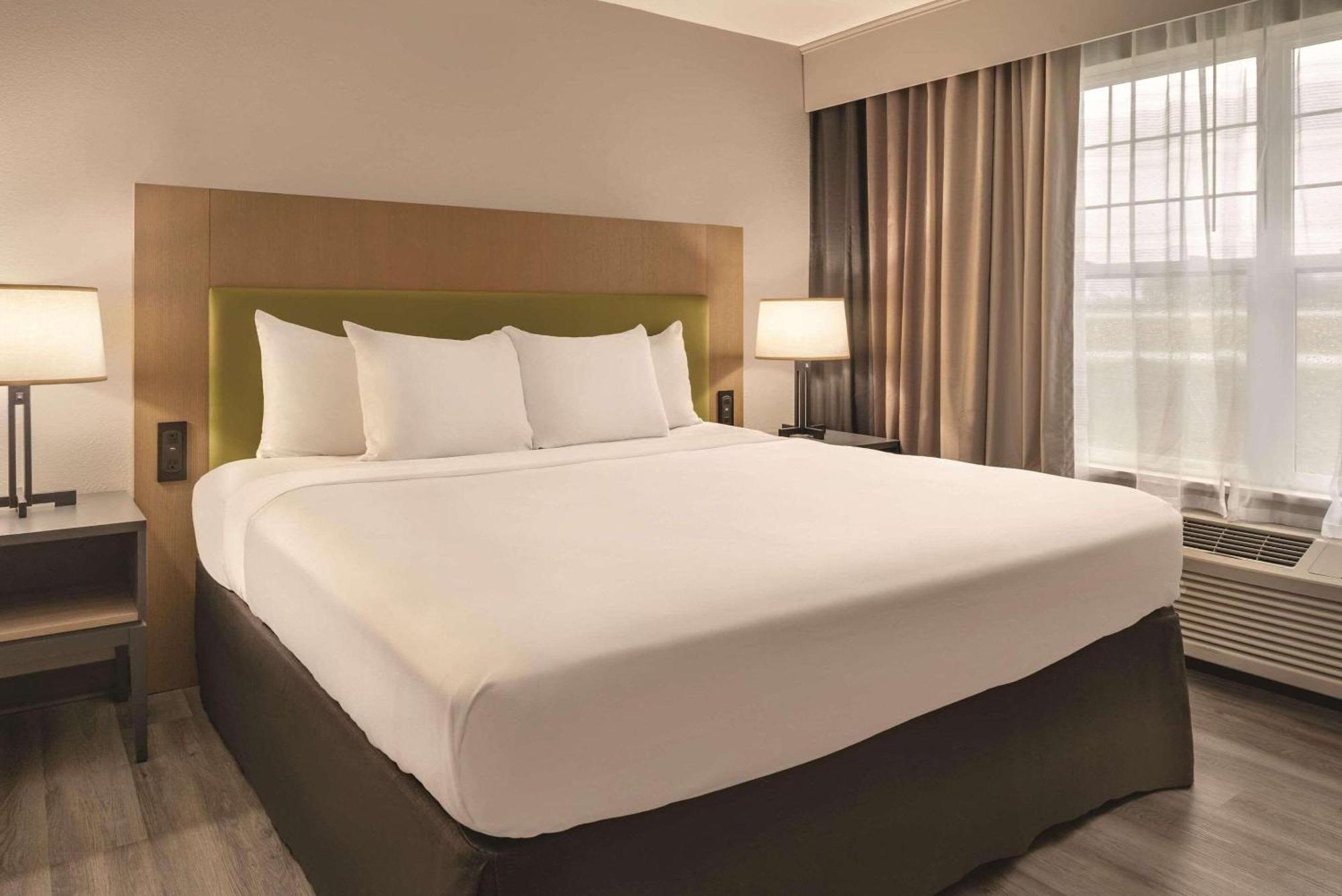 Country Inn & Suites By Radisson, Cedar Falls, Ia מראה חיצוני תמונה