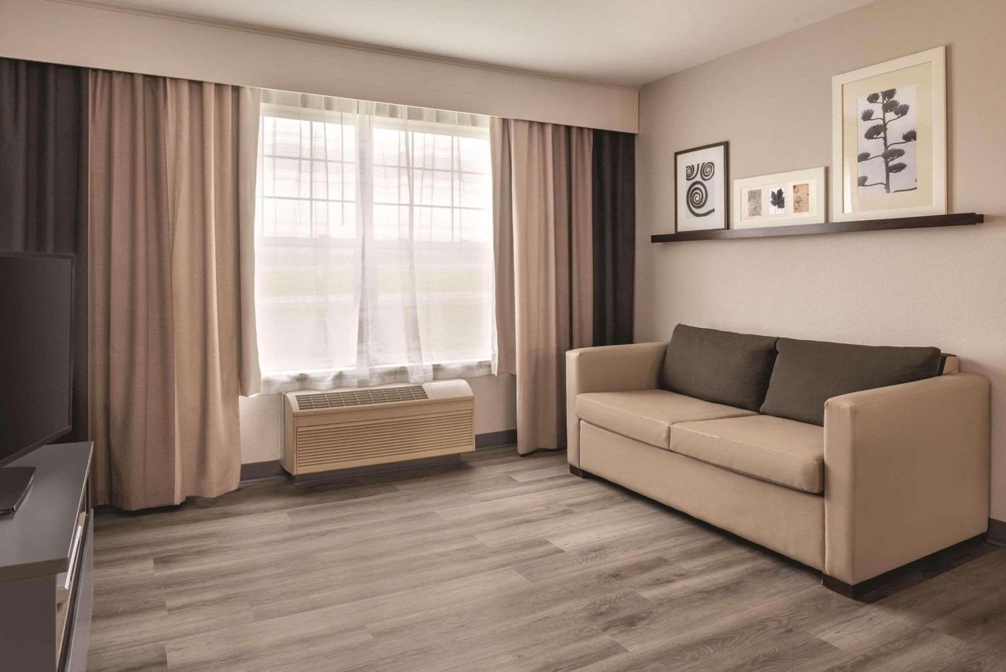 Country Inn & Suites By Radisson, Cedar Falls, Ia מראה חיצוני תמונה