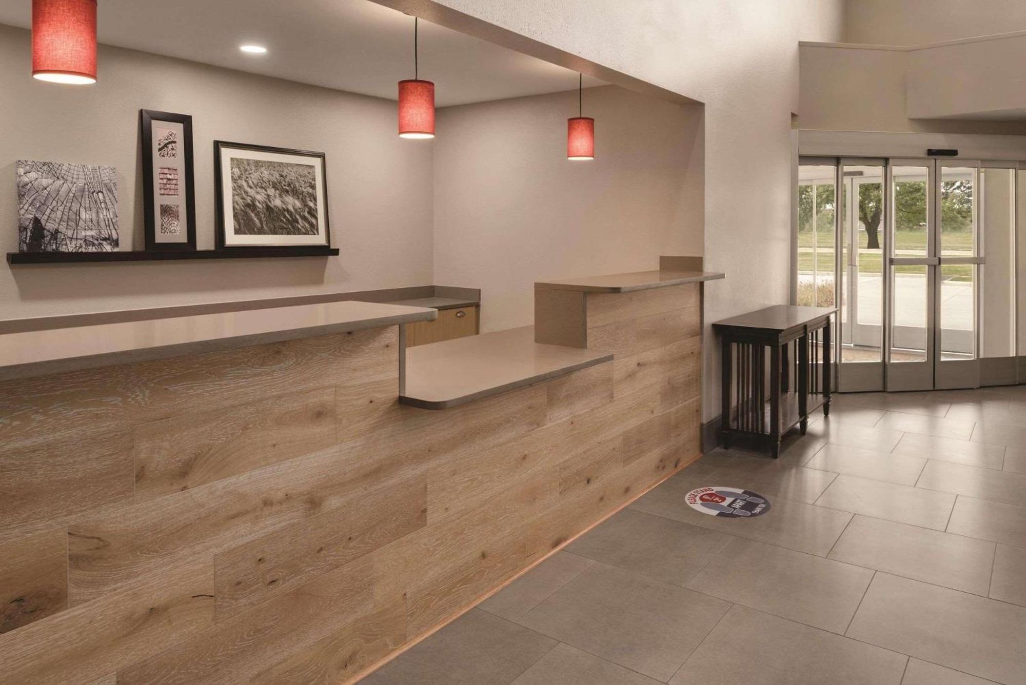 Country Inn & Suites By Radisson, Cedar Falls, Ia מראה חיצוני תמונה