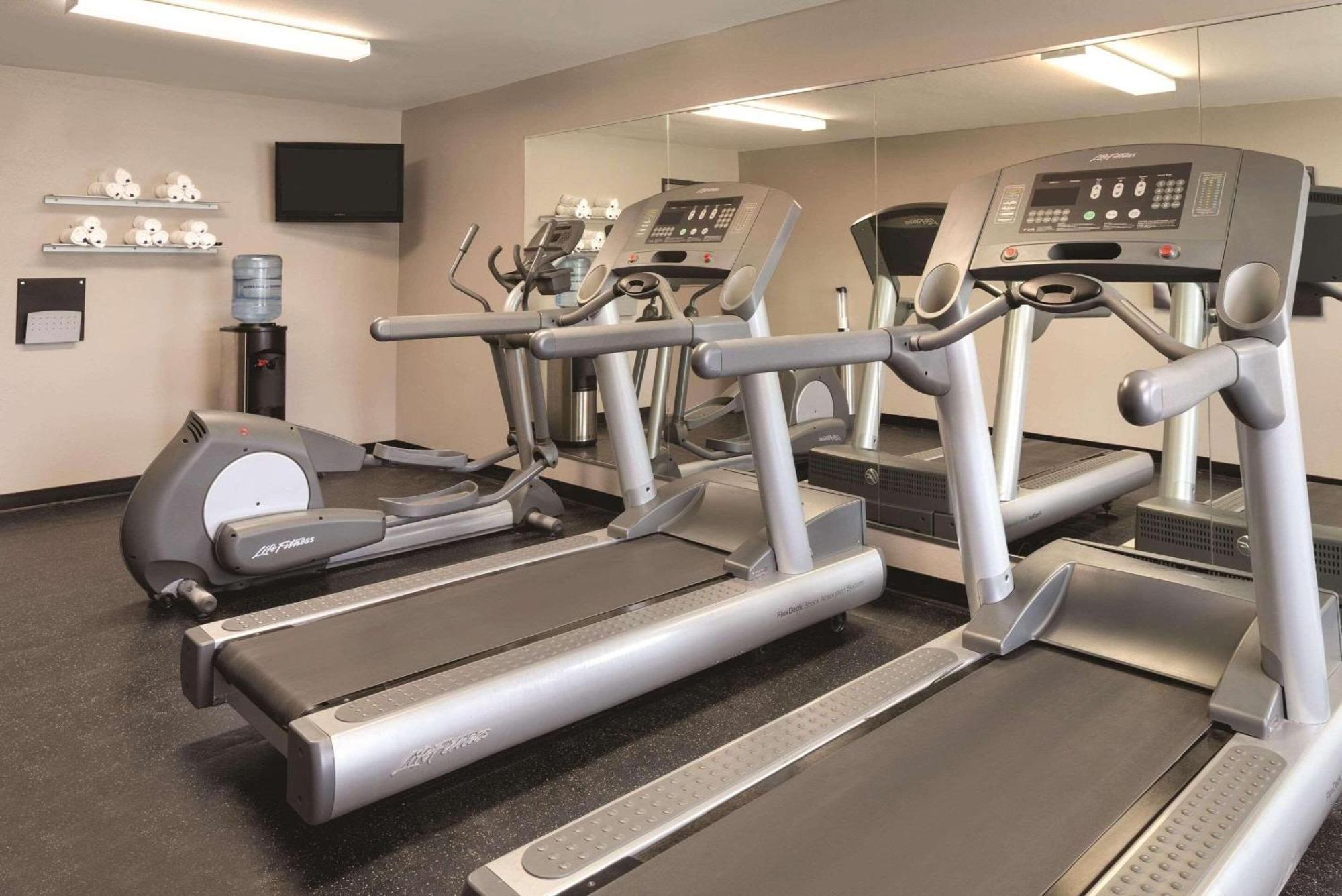 Country Inn & Suites By Radisson, Cedar Falls, Ia מראה חיצוני תמונה