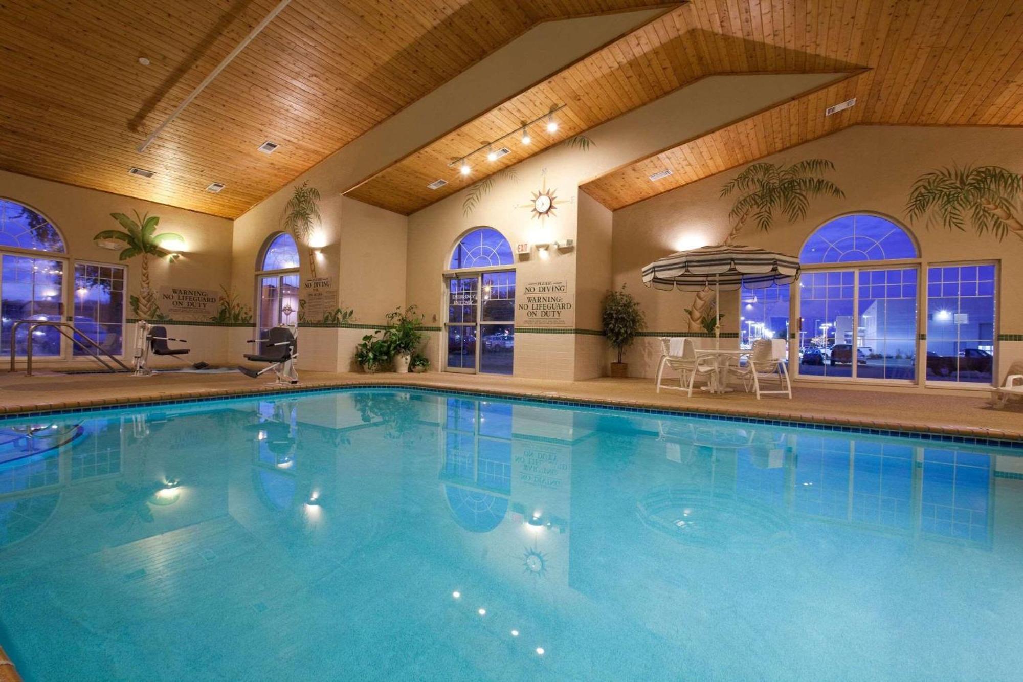 Country Inn & Suites By Radisson, Cedar Falls, Ia מראה חיצוני תמונה