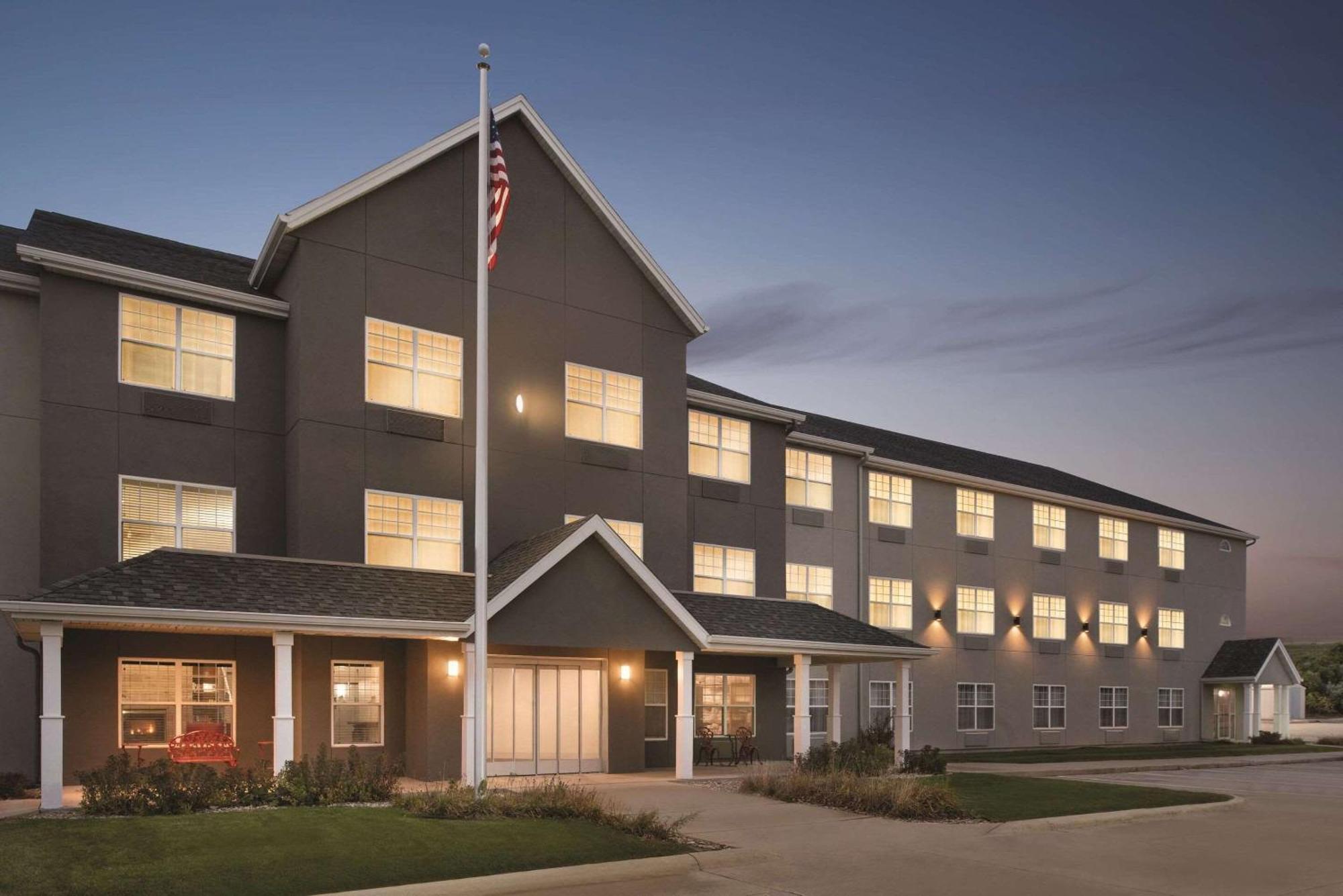 Country Inn & Suites By Radisson, Cedar Falls, Ia מראה חיצוני תמונה